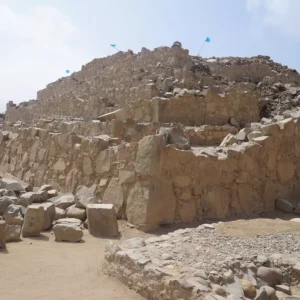 Ciudad Sagrada de Caral – La Civilización Más Antigua de América