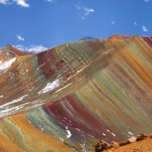 Montaña de Colores Palcoyo – Paisajes Multicolores y Caminata Panorámica en los Andes