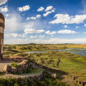 Sillustani Medio Día – Chullpas Funerarias, Historia Preinca y Paisajes del Altiplano