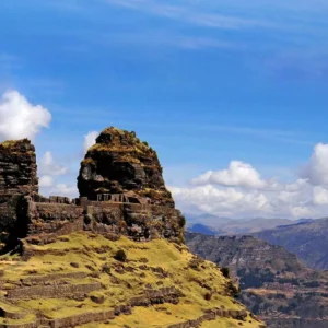 Waqrapukara – La Fortaleza del Cuerno y el Santuario Inca sobre las Nubes